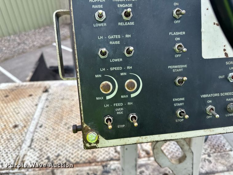 image for item DO3194 1996 Cedarapids  CR461 paver