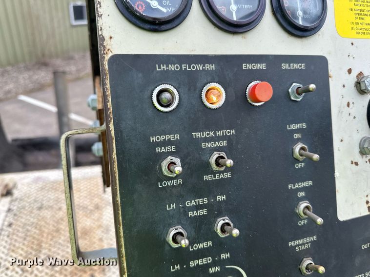 image for item DO3194 1996 Cedarapids  CR461 paver