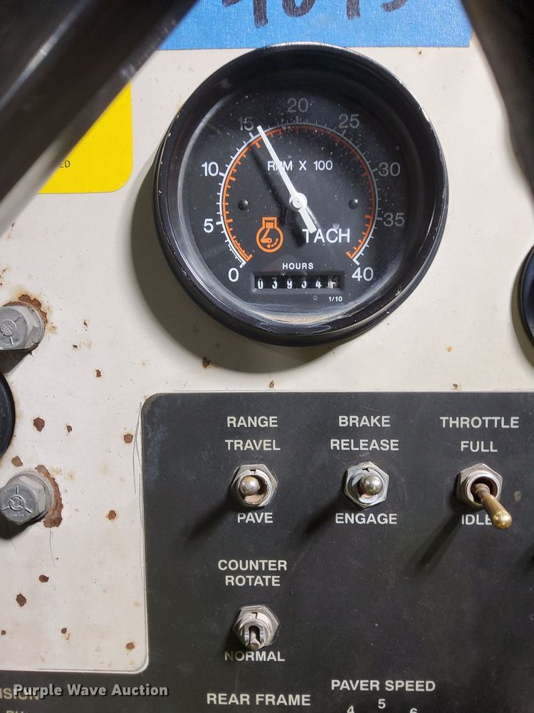 image for item DO3194 1996 Cedarapids  CR461 paver