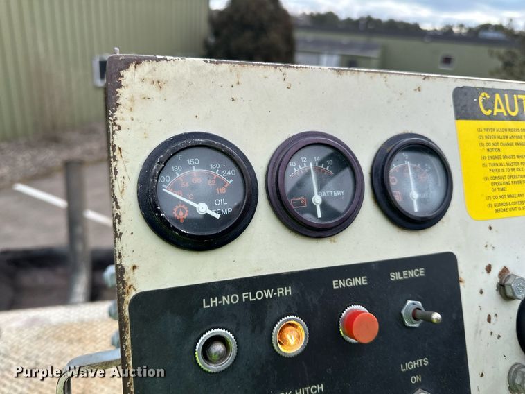 image for item DO3194 1996 Cedarapids  CR461 paver