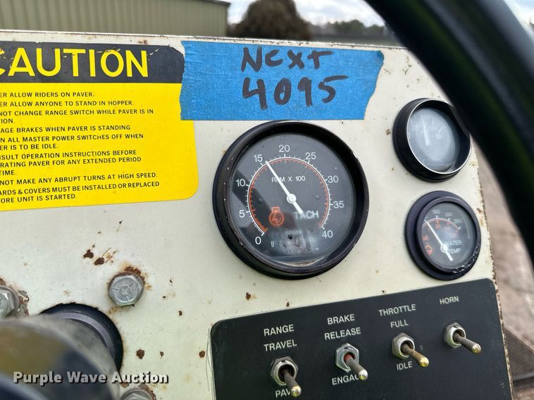 image for item DO3194 1996 Cedarapids  CR461 paver