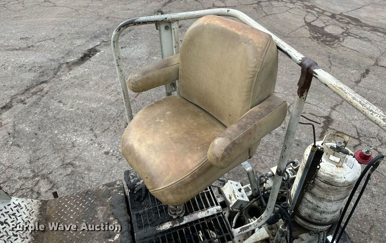 image for item DO3194 1996 Cedarapids  CR461 paver