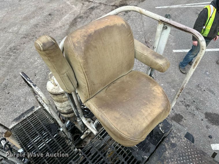 image for item DO3194 1996 Cedarapids  CR461 paver