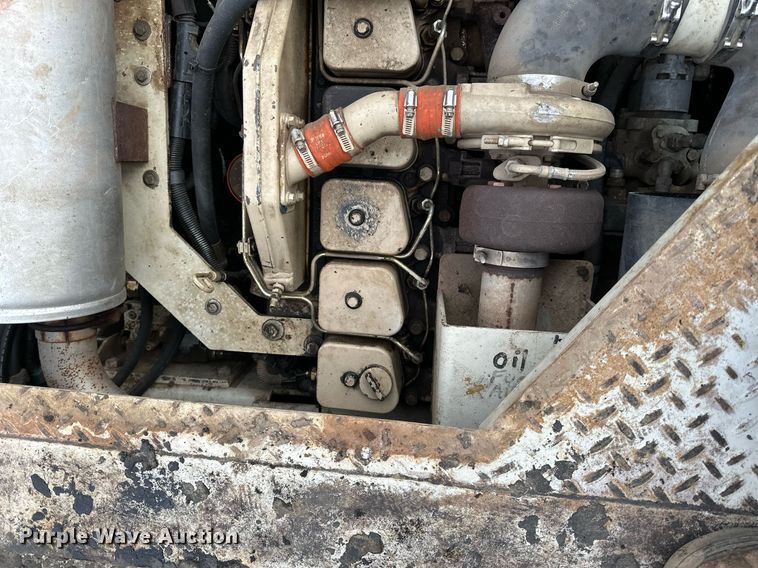 image for item DO3194 1996 Cedarapids  CR461 paver