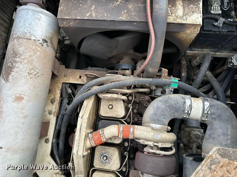 image for item DO3194 1996 Cedarapids  CR461 paver