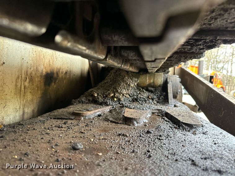 image for item DO3194 1996 Cedarapids  CR461 paver