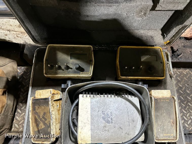 image for item DO3194 1996 Cedarapids  CR461 paver