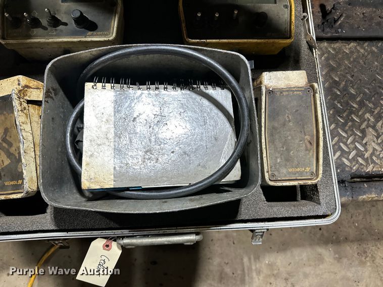 image for item DO3194 1996 Cedarapids  CR461 paver