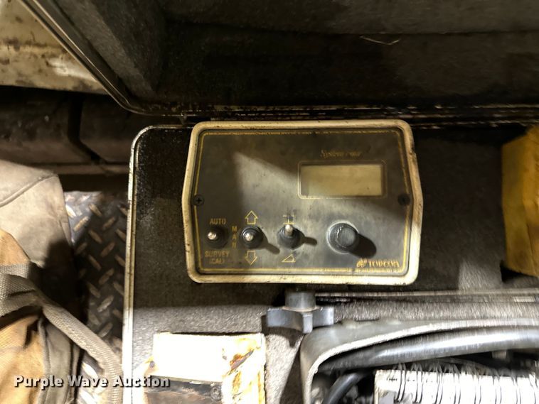 image for item DO3194 1996 Cedarapids  CR461 paver