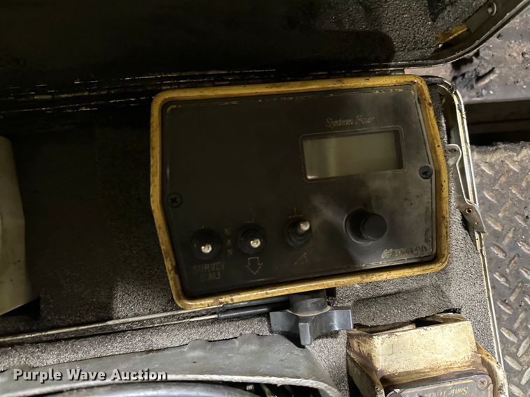 image for item DO3194 1996 Cedarapids  CR461 paver