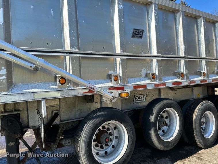 image for item DO3198 1995 East end dump trailer