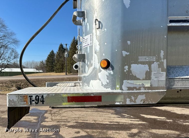 image for item DO3198 1995 East end dump trailer