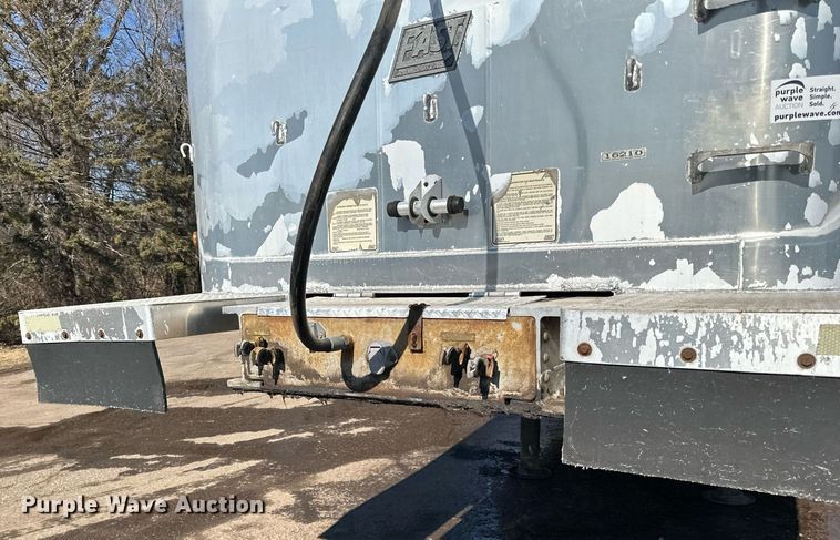 image for item DO3198 1995 East end dump trailer