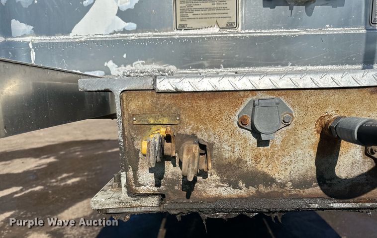 image for item DO3198 1995 East end dump trailer