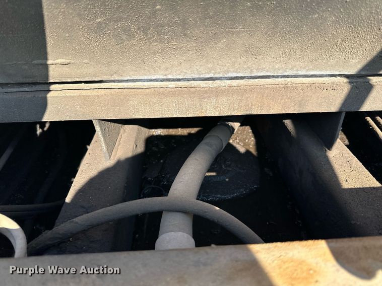 image for item DO3198 1995 East end dump trailer