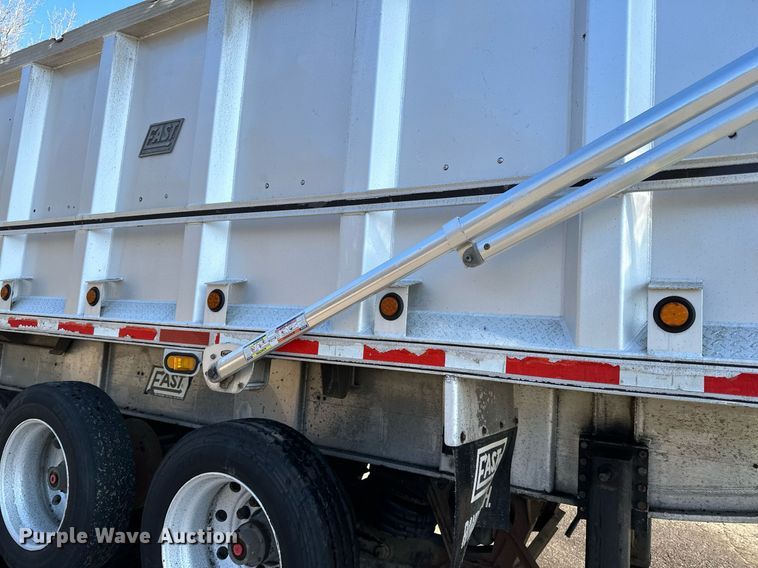 image for item DO3198 1995 East end dump trailer