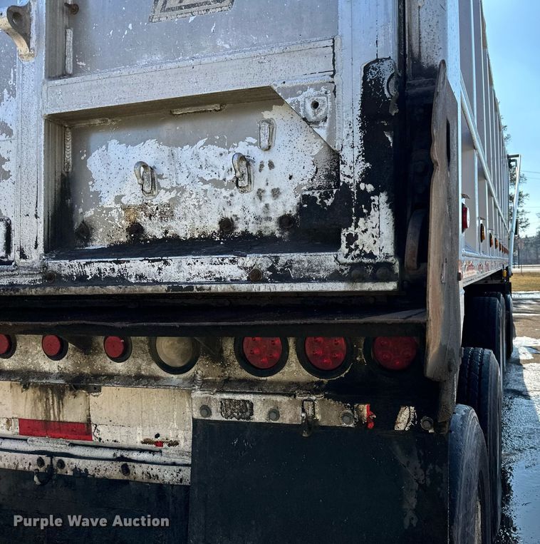 image for item DO3198 1995 East end dump trailer