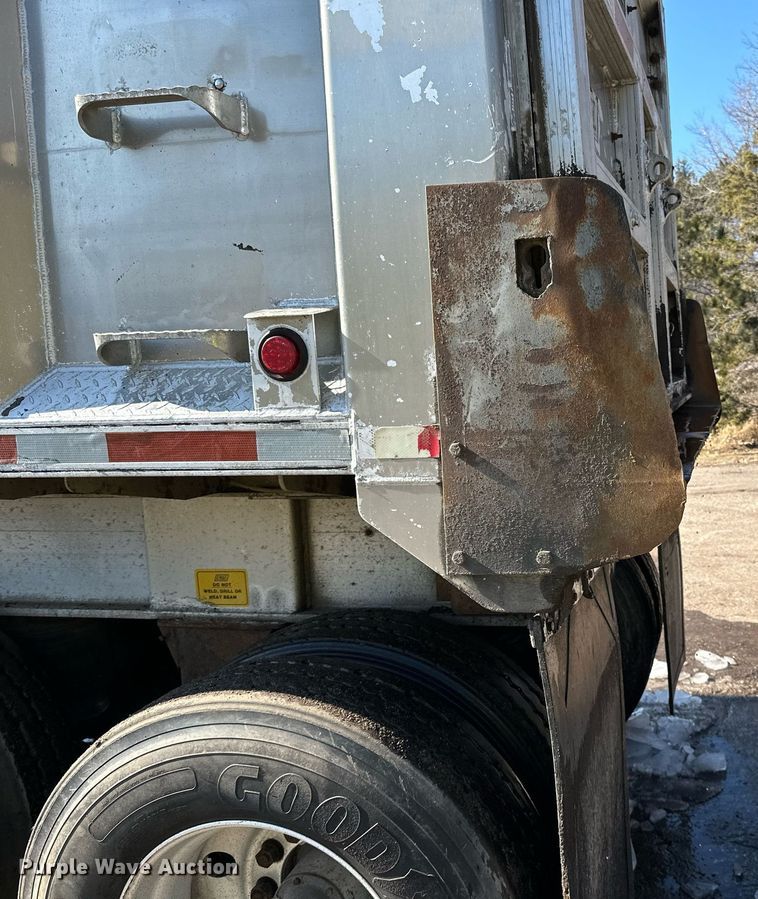 image for item DO3198 1995 East end dump trailer