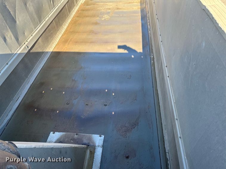 image for item DO3198 1995 East end dump trailer