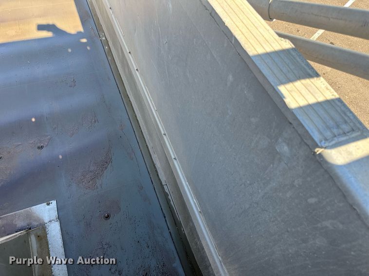 image for item DO3198 1995 East end dump trailer