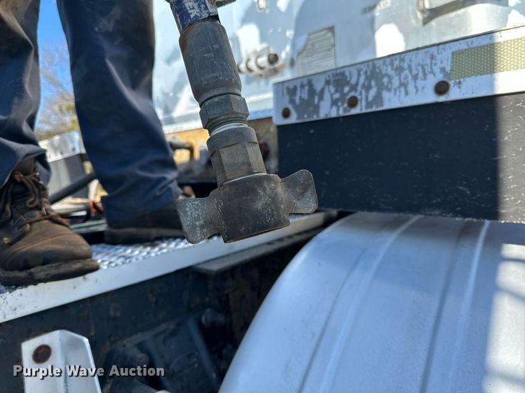 image for item DO3198 1995 East end dump trailer