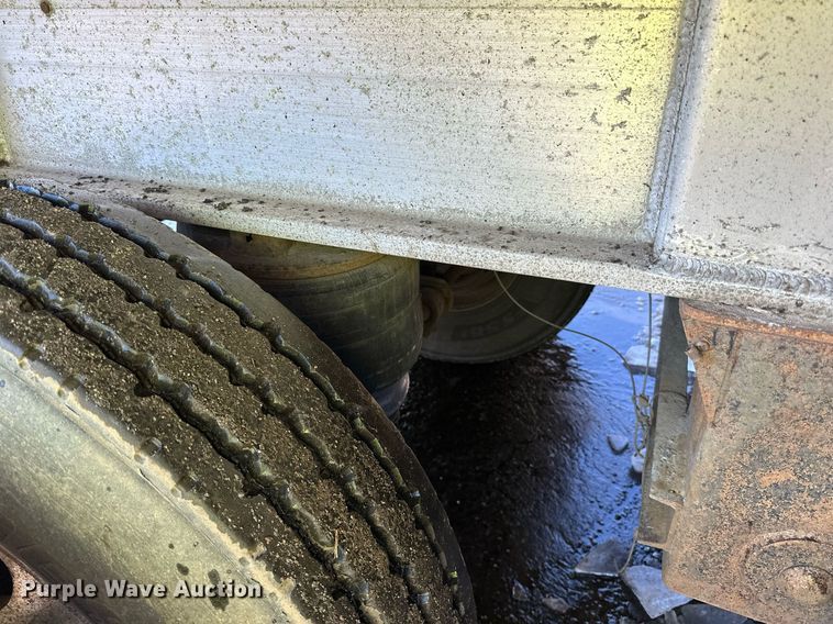 image for item DO3198 1995 East end dump trailer