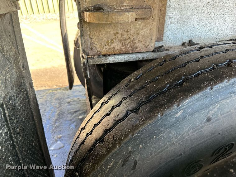 image for item DO3198 1995 East end dump trailer