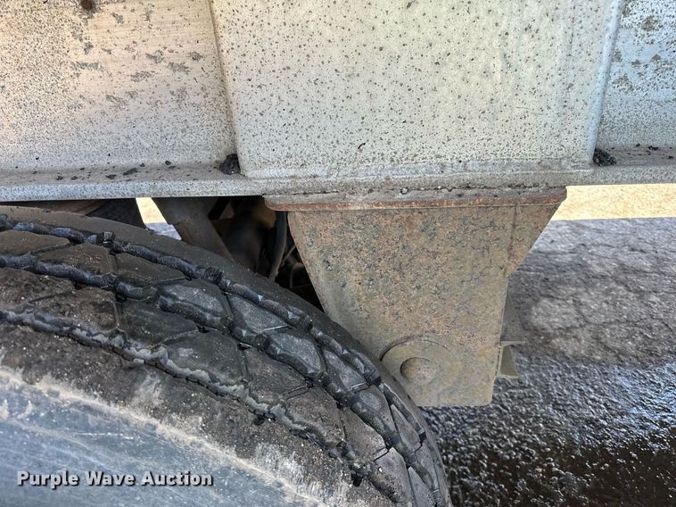 image for item DO3198 1995 East end dump trailer