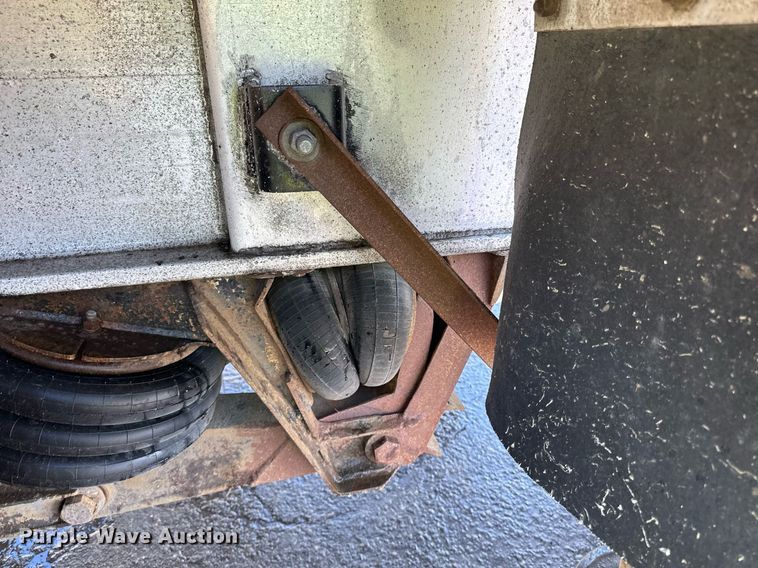 image for item DO3198 1995 East end dump trailer