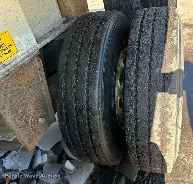 image for item DO3198 1995 East end dump trailer