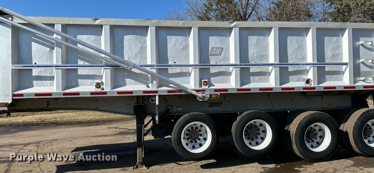 image for item DO3199 1998 East end dump trailer