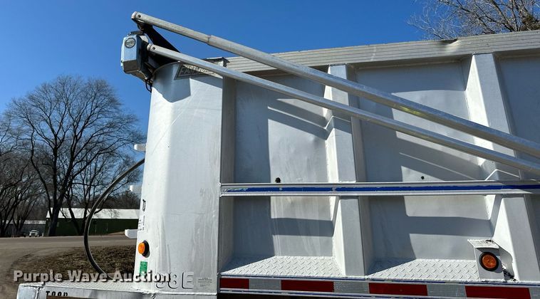 image for item DO3199 1998 East end dump trailer