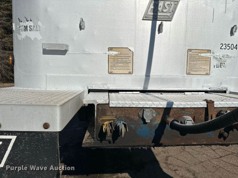 image for item DO3199 1998 East end dump trailer