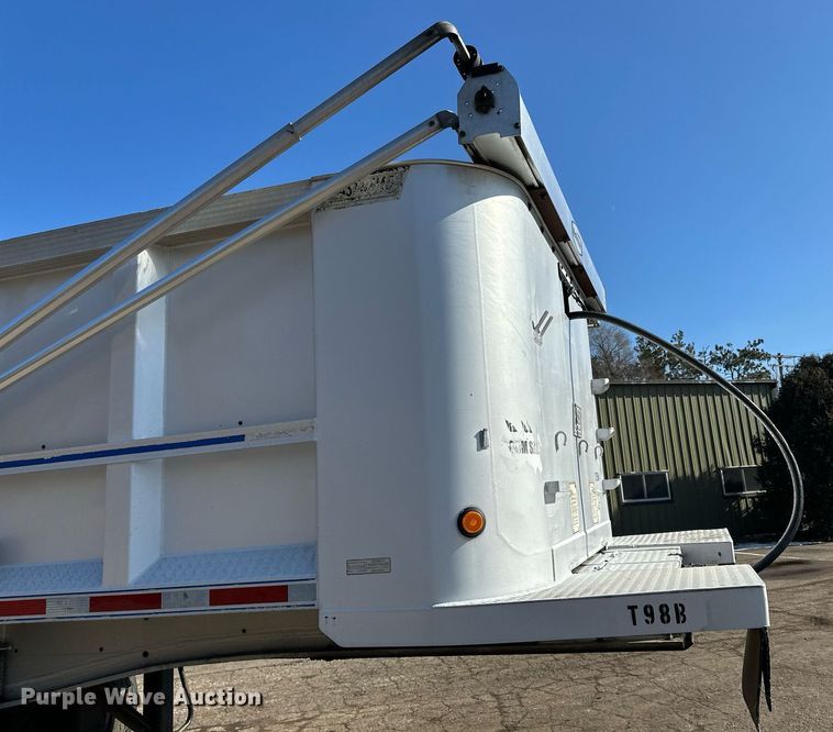 image for item DO3199 1998 East end dump trailer