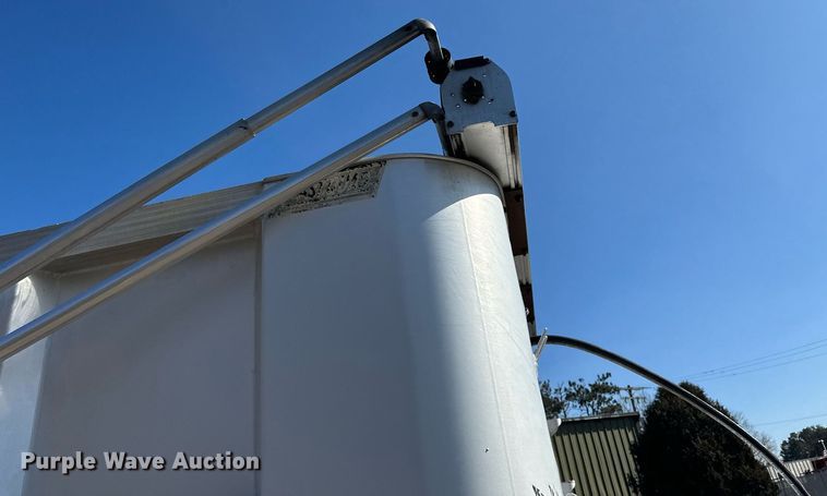 image for item DO3199 1998 East end dump trailer