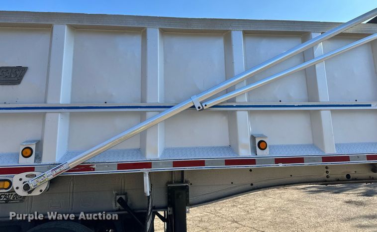 image for item DO3199 1998 East end dump trailer