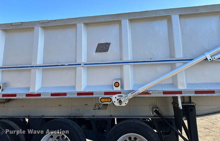 image for item DO3199 1998 East end dump trailer
