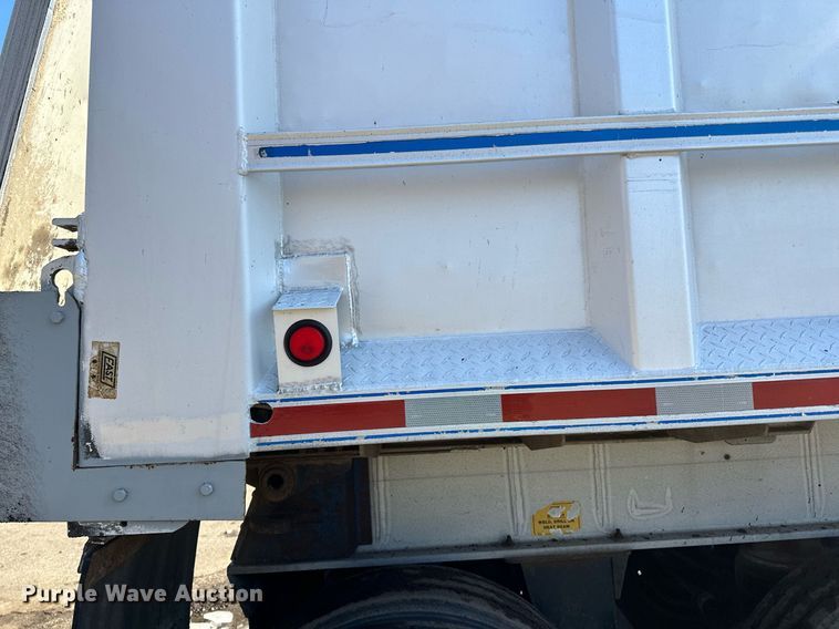 image for item DO3199 1998 East end dump trailer