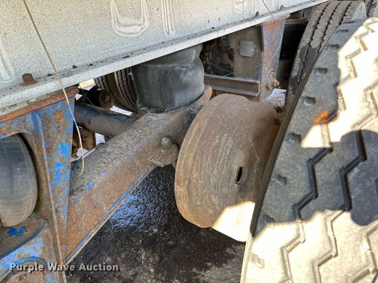 image for item DO3199 1998 East end dump trailer