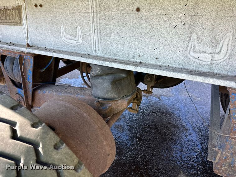 image for item DO3199 1998 East end dump trailer