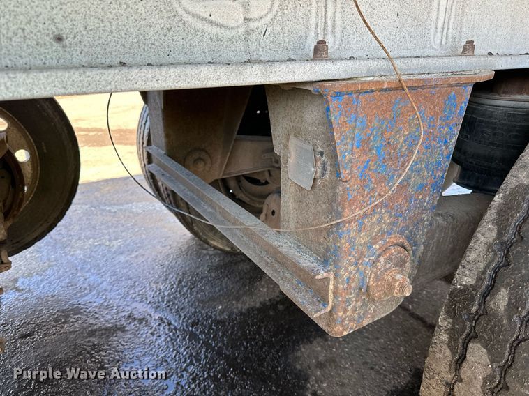 image for item DO3199 1998 East end dump trailer