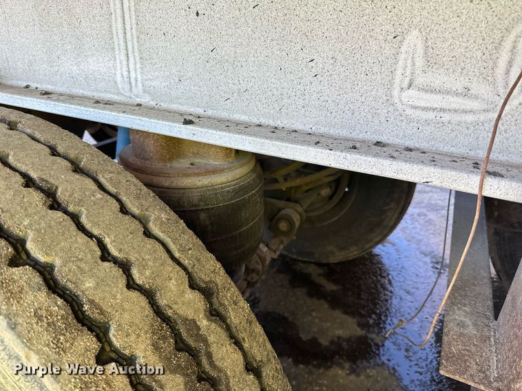 image for item DO3199 1998 East end dump trailer