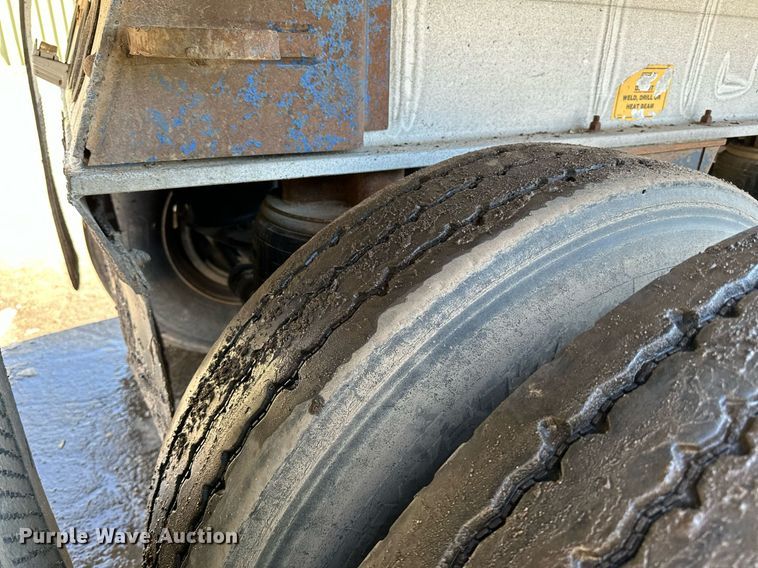 image for item DO3199 1998 East end dump trailer