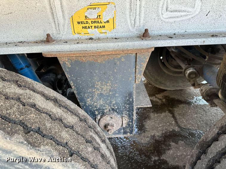 image for item DO3199 1998 East end dump trailer