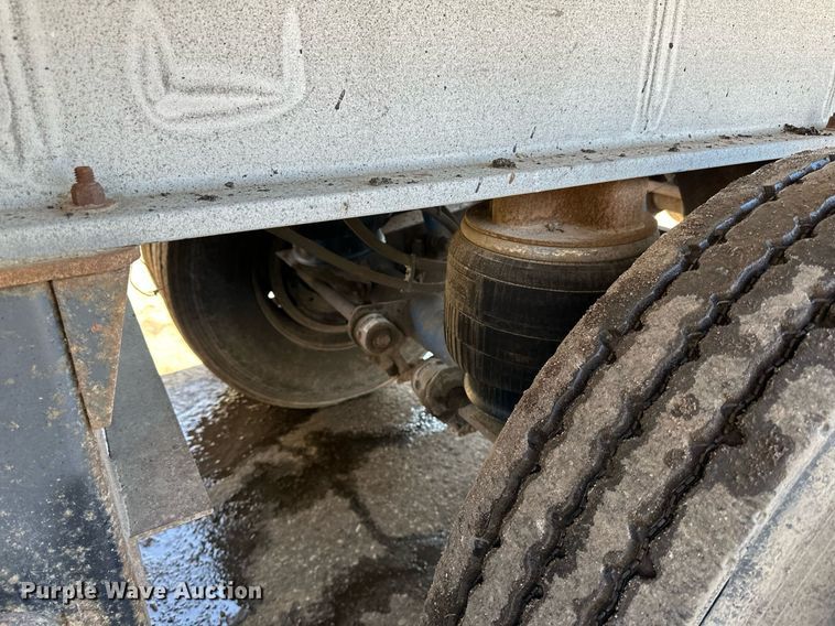 image for item DO3199 1998 East end dump trailer