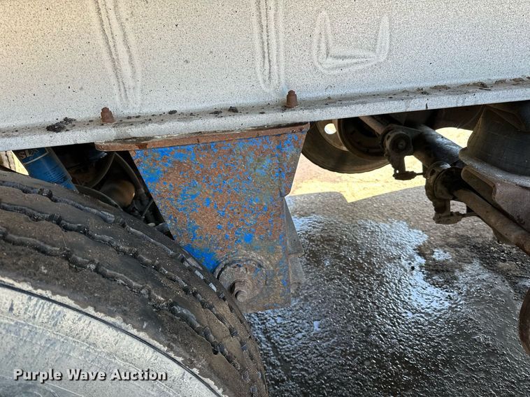 image for item DO3199 1998 East end dump trailer