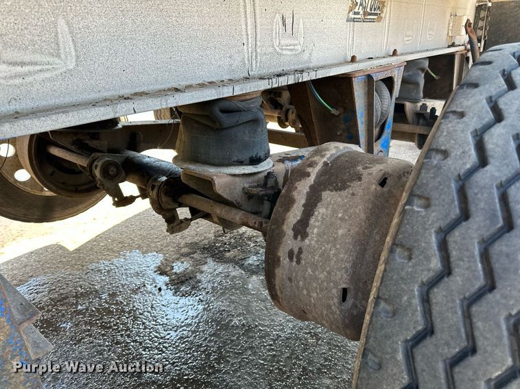 image for item DO3199 1998 East end dump trailer