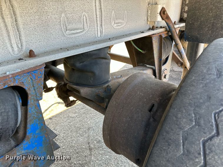 image for item DO3199 1998 East end dump trailer