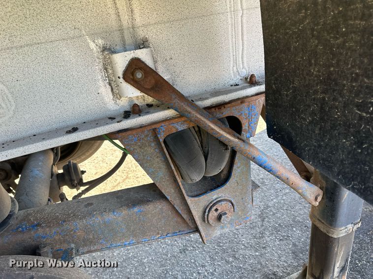 image for item DO3199 1998 East end dump trailer