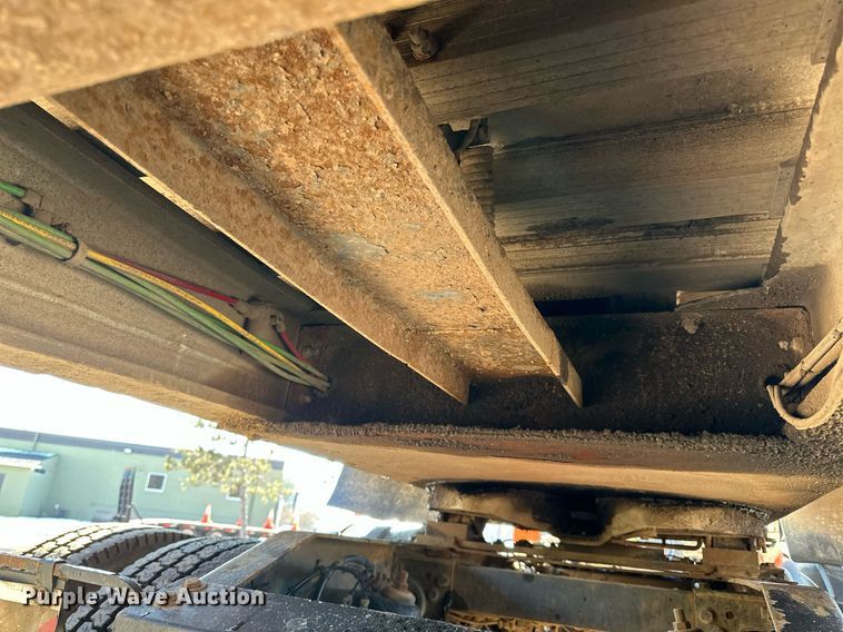 image for item DO3199 1998 East end dump trailer